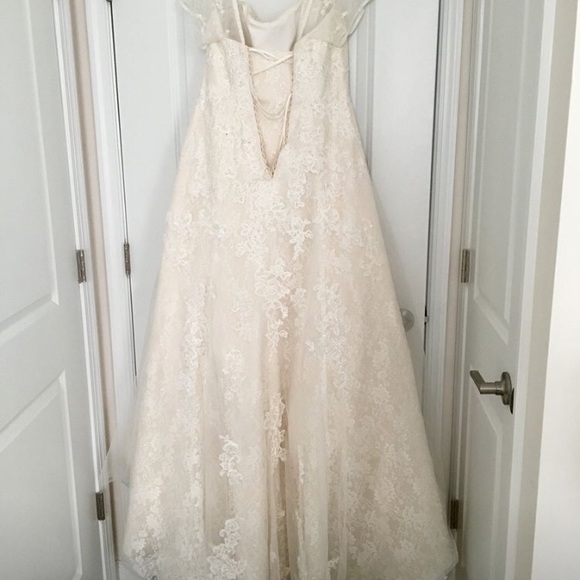 16W Ivory Wedding Gown - Picture 2 of 8